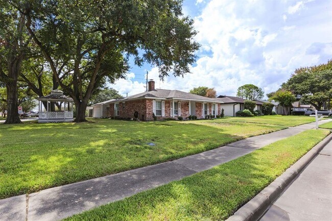 Building Photo - 11303 Brook Meadows Ln