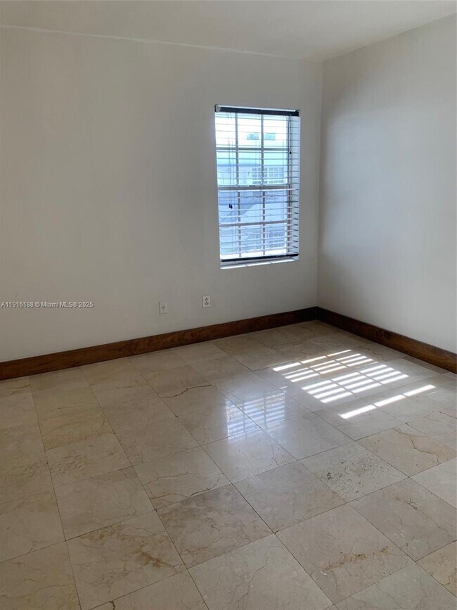 Foto del edificio - 551 NE 62nd St