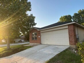 Building Photo - 18312 Crestwind Ln