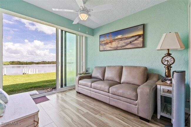 Building Photo - 896 Buttonwood Dr