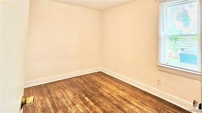 Foto del edificio - 657 Englewood Ave