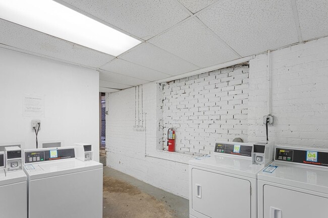 Building Photo - 1724 W JUNEWAY Ter