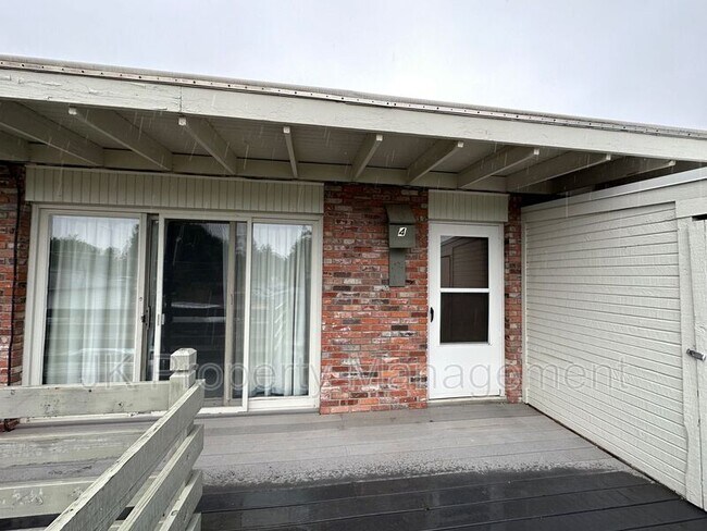 Building Photo - 3208 11th Ave S
