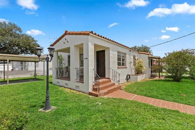 Foto del edificio - 4798 SW 1st St