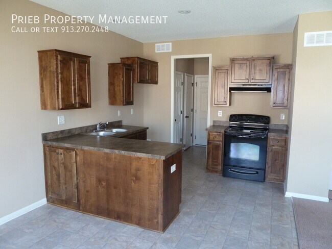 Building Photo - Persimmon Pointe - Available August 18th