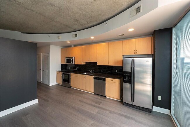 Foto del edificio - 400 W Peachtree St NW
