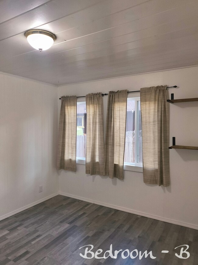 Building Photo - 2564 Elwood Ave