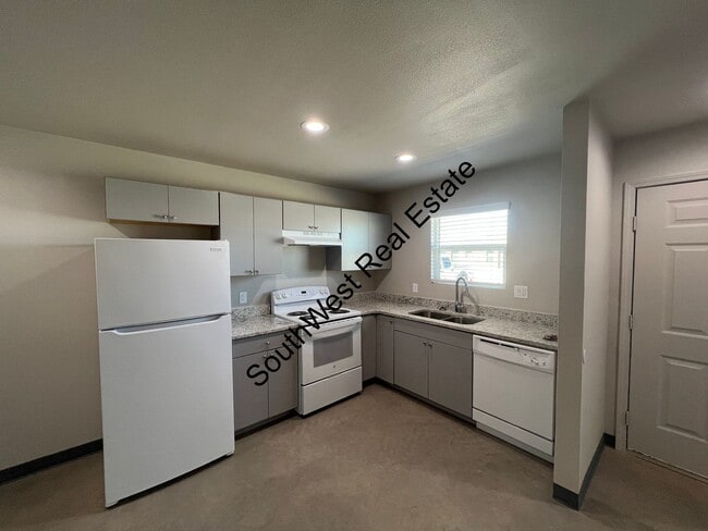 Building Photo - 1501 W Llano Estacado Blvd