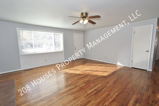 Building Photo - Charming Home in Quiet Neighborhood