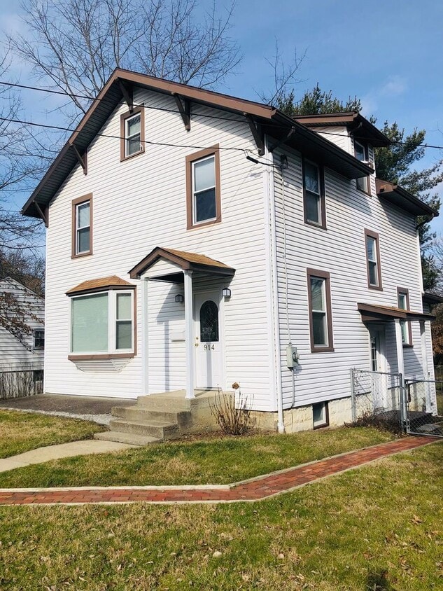 3 br, 1.5 bath House 914 Hawthorne Ave House Rental in