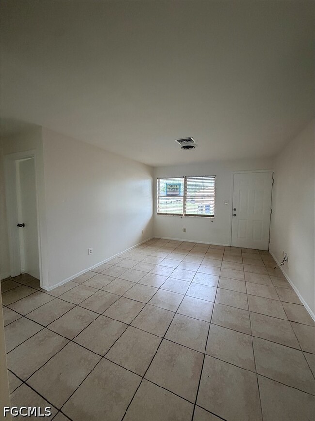 Foto del edificio - 1742 Maple Dr