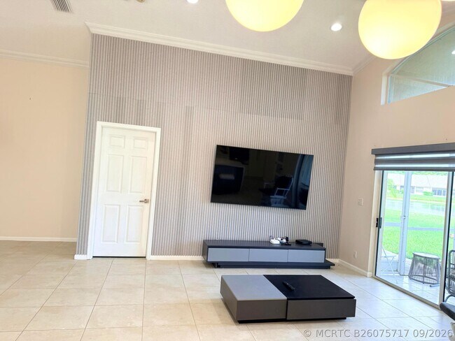 Building Photo - 12390 Boneventure Dr