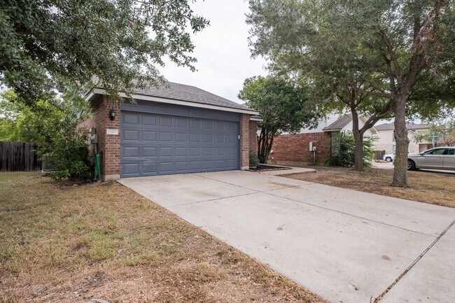 Foto del edificio - Phenomenal 3 Bedroom, 2.5 Bath, 2-Story Ho...