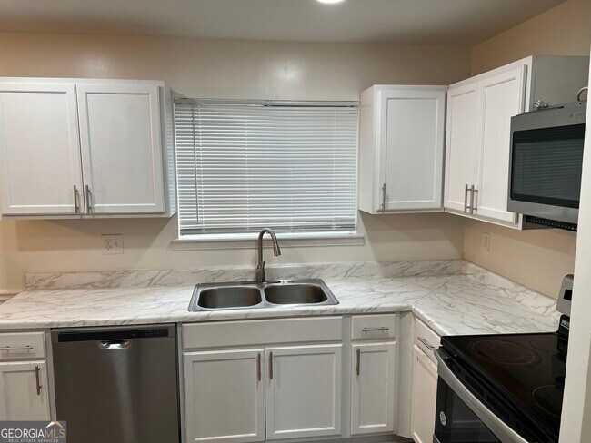 Foto del edificio - 9028 Raven Dr