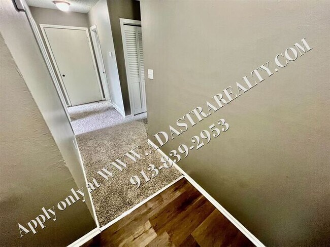 Building Photo - Updated Spacious 3 Bedroom 1 Bathroom Apar...