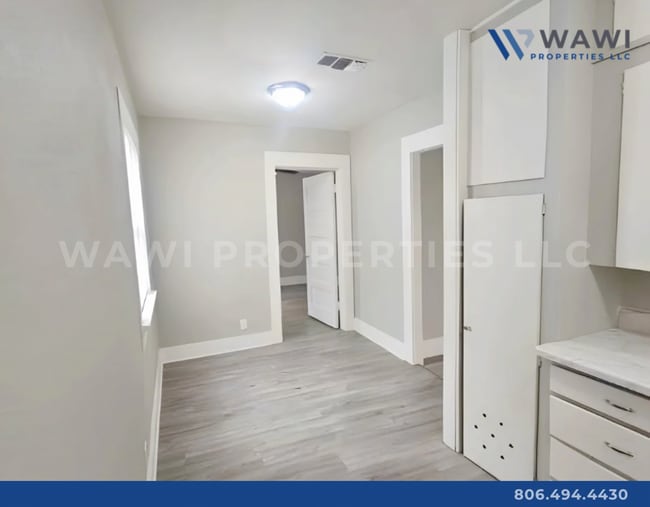 Building Photo - 908 Galveston