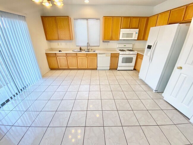 Building Photo - ADORABLE 2 STORY HOME 5 BEDROOMS/ 2 FULL B...