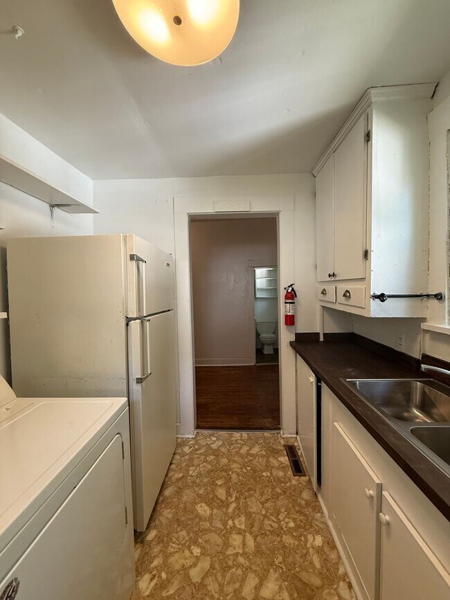 Foto del edificio - Available August 2026;   Monthly rent $1,030