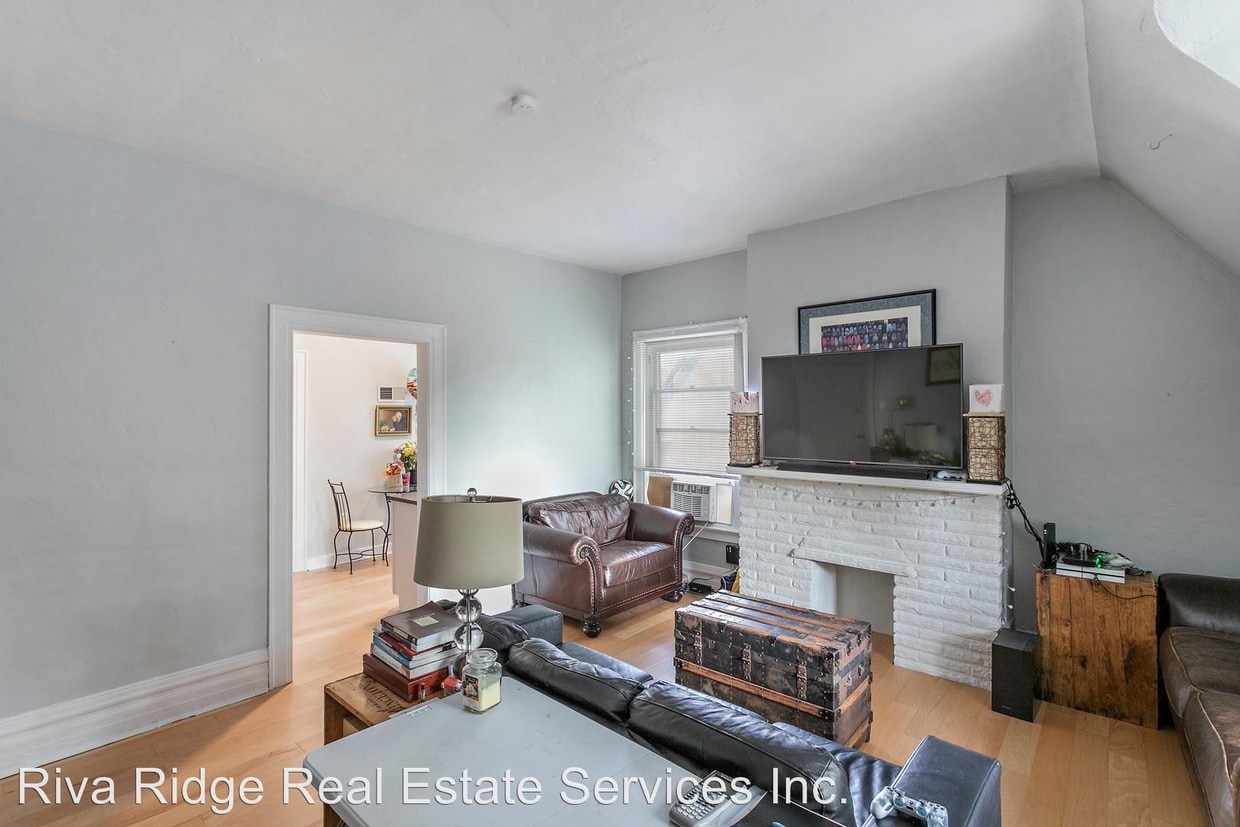 Primary Photo - 5916 Howe St