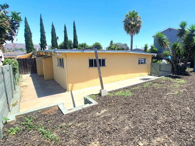 Foto del edificio - 8075 Palm St