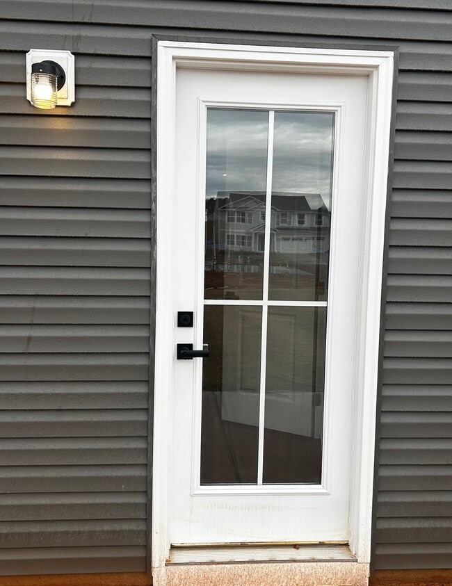 Building Photo - 121 Basildon Street