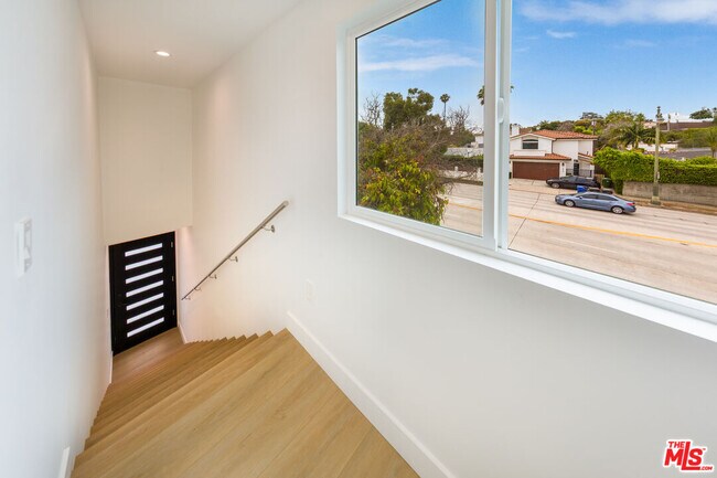 Foto del edificio - 2141 Kerwood Ave