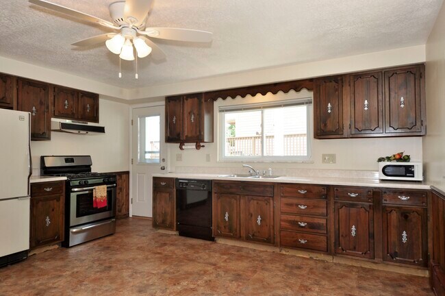 Building Photo - 2234 McKees Rocks Rd