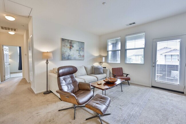 Foto del edificio - 16913 Laurel Hill Ln