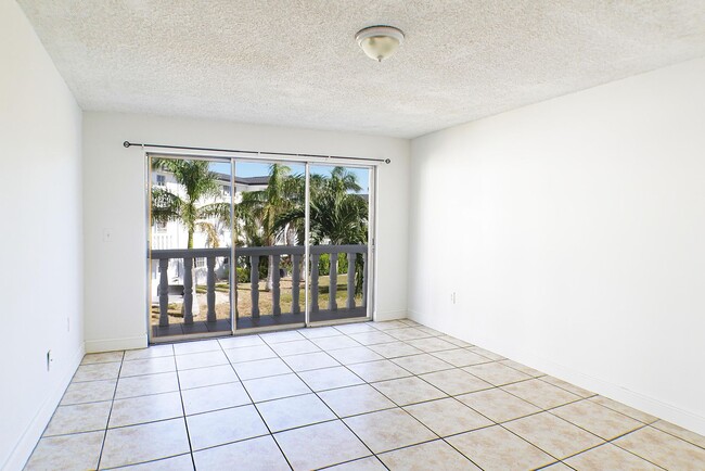 Foto del edificio - Cozy 2 beds 1 bath apartment in Fort Myers