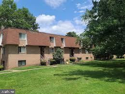Building Photo - 885 N York Rd
