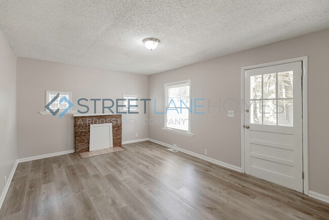 Building Photo - Charming 3 Bedroom in Birmingham!