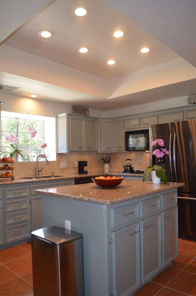 Building Photo - 4635 Meadow Green Dr