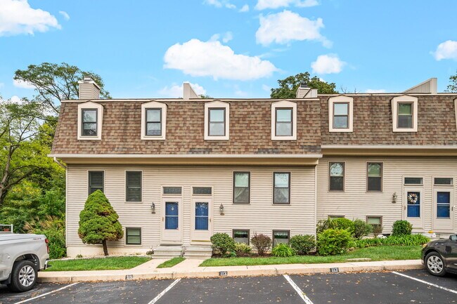 Foto del edificio - 113 Spring Ln
