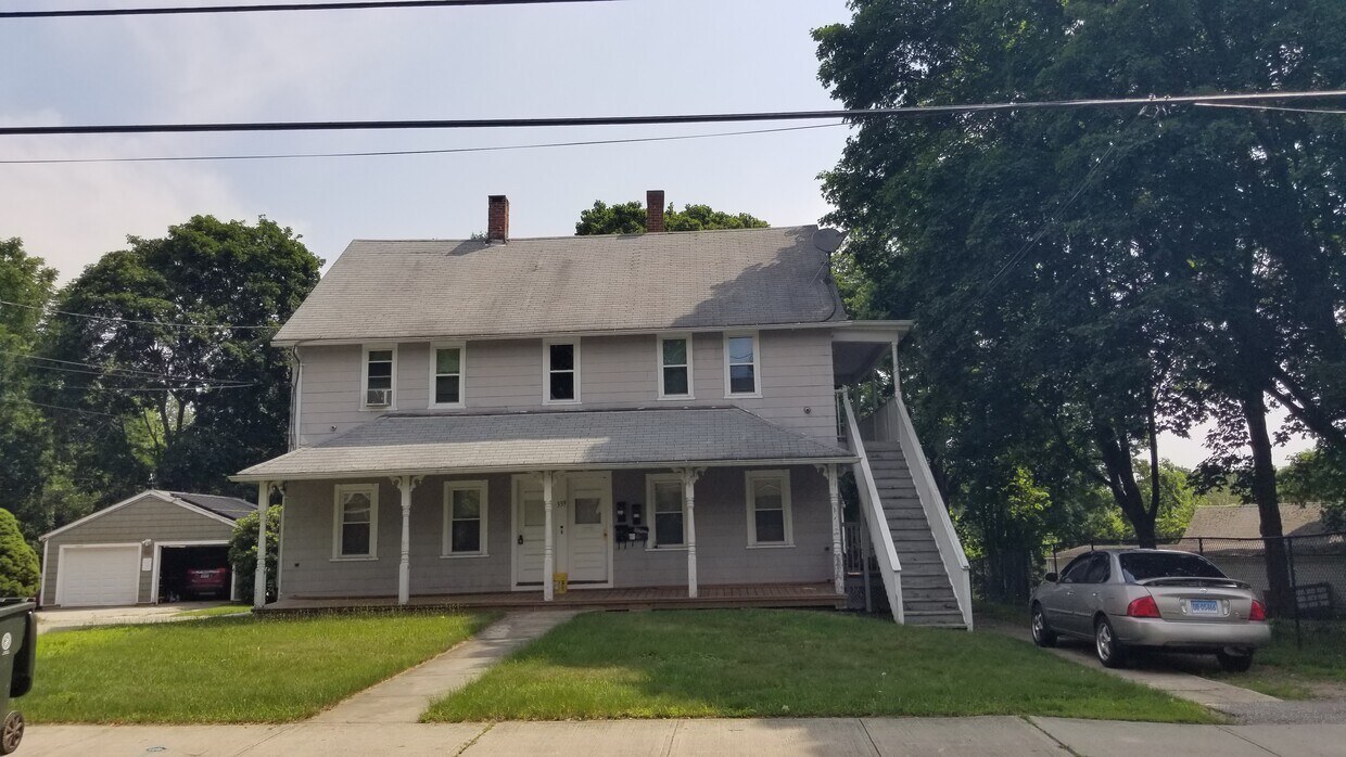 Nice one bedroom apartment secon floor private entrance covered outside porch nice nice location - 339 Ash St