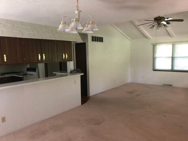 Building Photo - Quaint 2 bedroom perched atop 1.7 wooded a...
