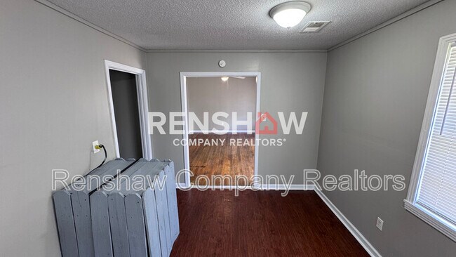Building Photo - 386 Navy Dr