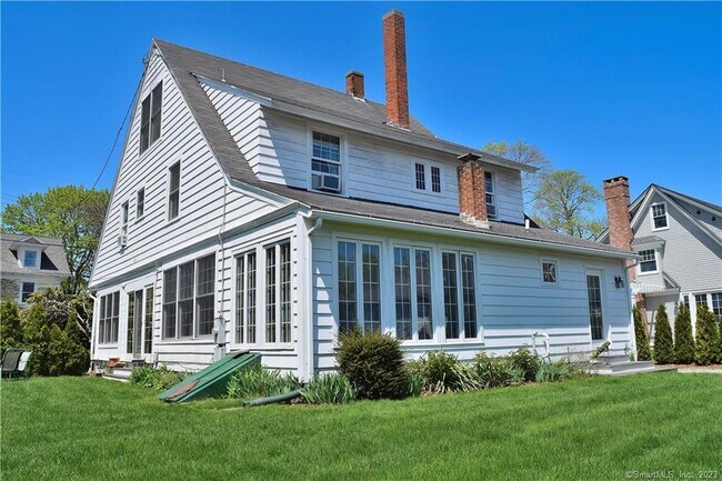 Building Photo - 33 Grove Ave