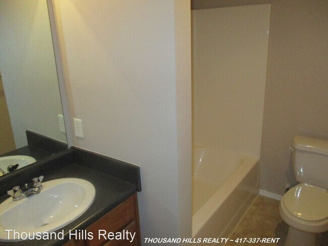 Building Photo - 3 br, 2 bath House - 2919 Vinyards Parkway #5