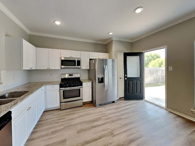 Foto del edificio - 2740 Cedar Ridge Ln