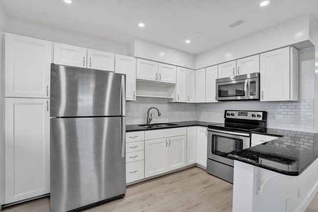 Building Photo - 2862 NE 32nd St