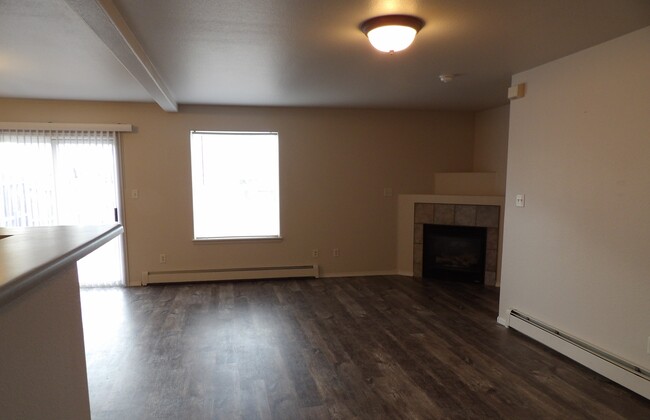 Building Photo - 3137 Perkins Dr