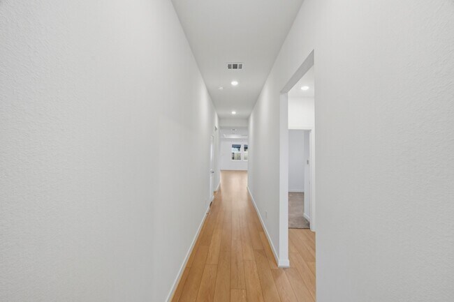Building Photo - 9743 Avalon Vw Dr