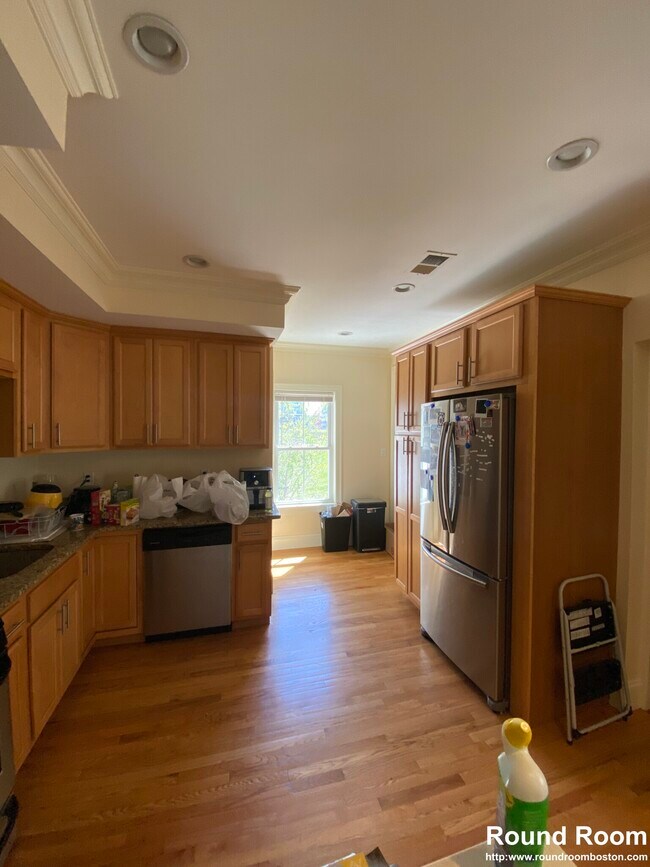 Building Photo - 25 Lothrop St