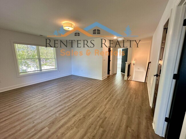 Building Photo - 3 Bedroom House with Privacy Fence