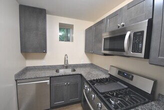 Building Photo - 18 Hooker Ave