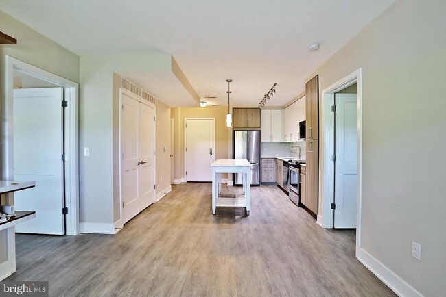 Building Photo - 145 Riverhaven Dr