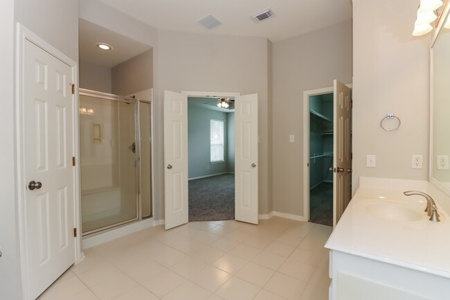 Foto del edificio - 3211 Oak Park Ln