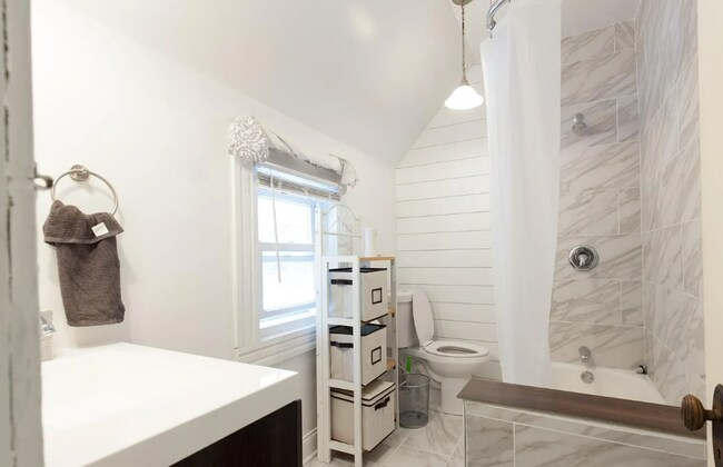 Foto del edificio - BOTH SECOND SEMESTER UNIT- AND OPEN FOR FALL 26!