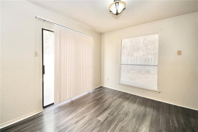 Building Photo - 6603 Hart Ln