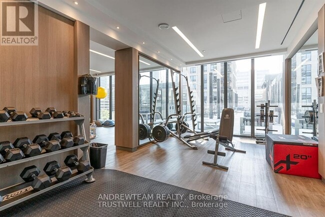 Building Photo - 77 Shuter St